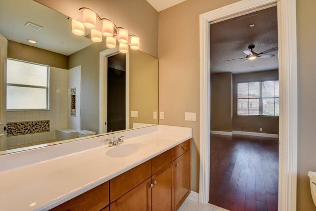 Building Photo - 6669 Cobia Cir