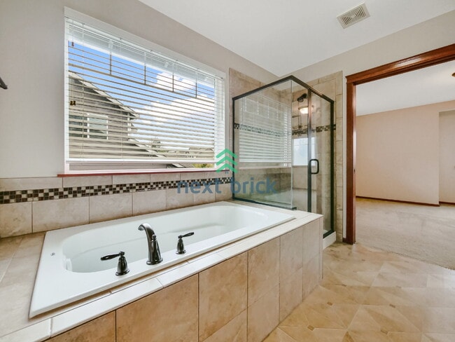 Building Photo - 4 Bed and 3 Bath Lake View Single-family Home is Available for Rent!