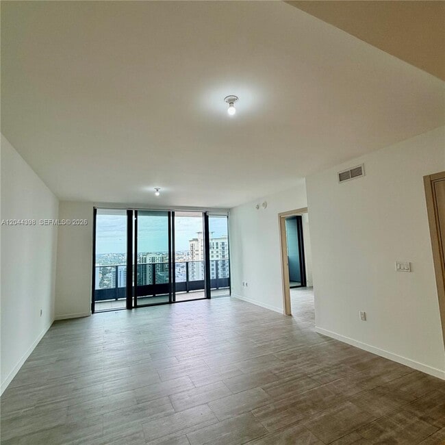 Building Photo - 1000 Brickell Plaza