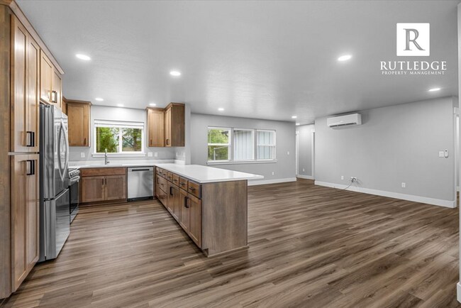 Building Photo - Newly Built 3 Bed/2 Bath Home in East Medford!
