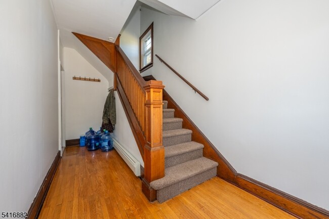 Building Photo - 176 Grove Ave