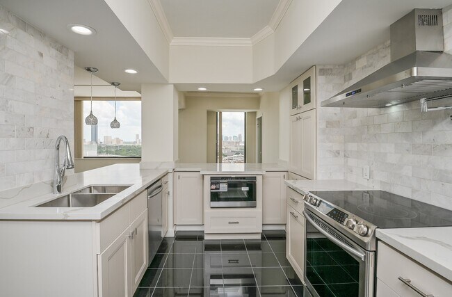 Building Photo - 15 Greenway Plz