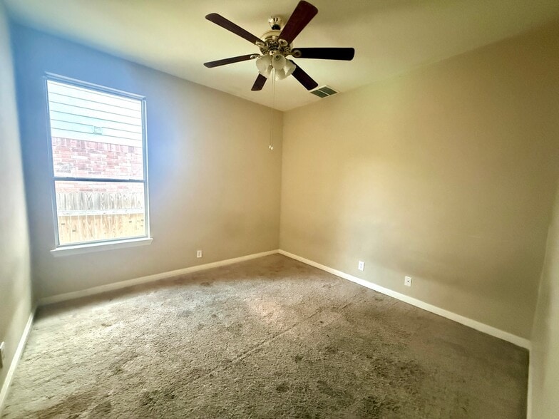 Building Photo - 4115 Dunn Oak Dr