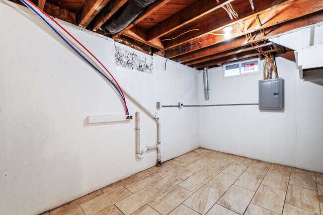 Building Photo - 1147 Inverness Dr