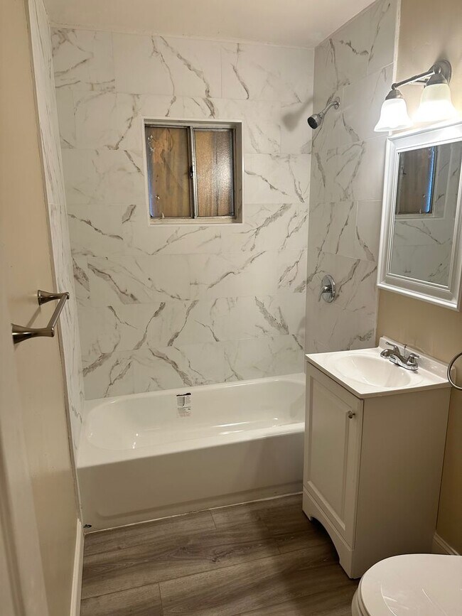 Building Photo - This cute home won't last long with a new ...