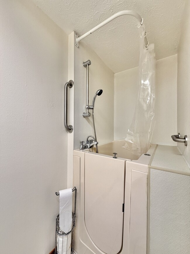 Building Photo - 9807 Double Ditch Cir