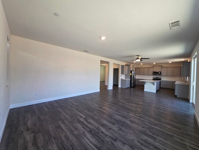 Building Photo - Newer 5 Bedroom 4.5 Bathroom in SE Visalia!! Coming soon!!