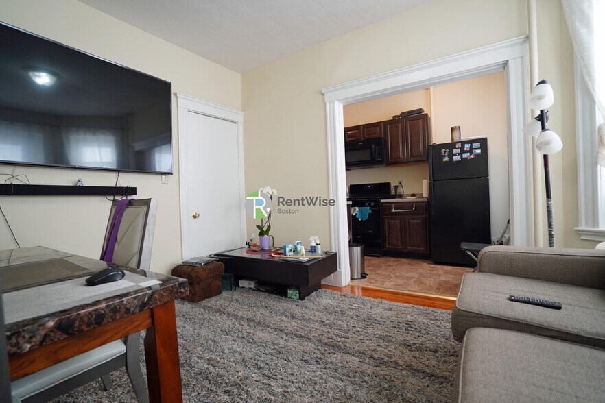 Building Photo - 228 Kelton St
