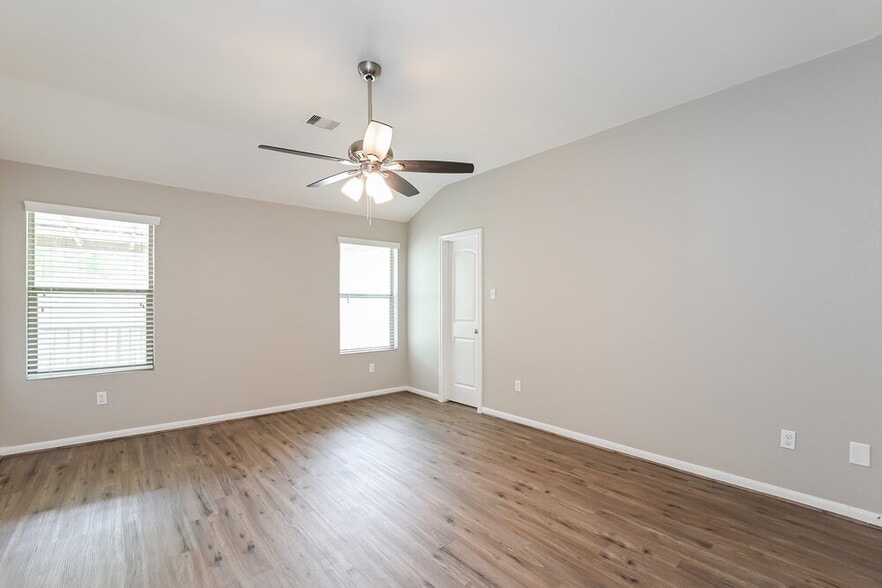 Building Photo - 376 Henry St