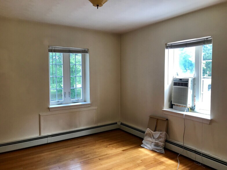 Building Photo - 9 Mount Ida St