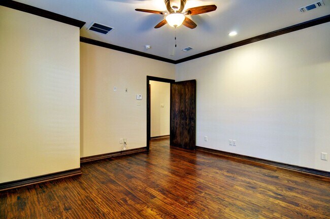 Building Photo - 3407 Penticost St