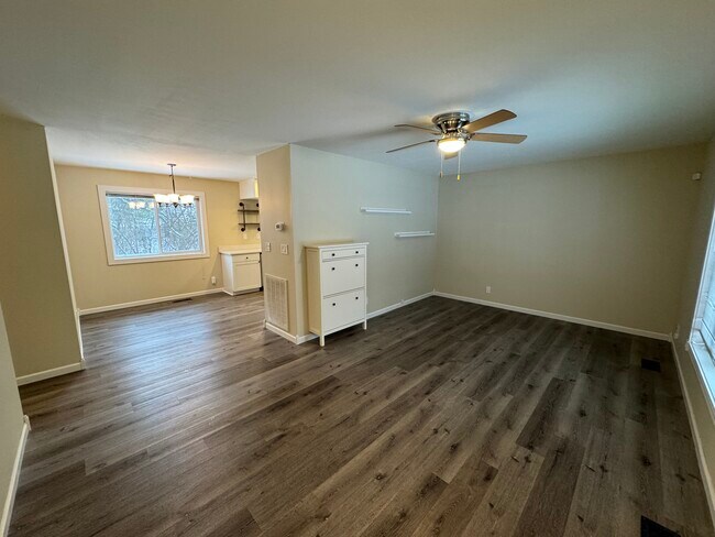 Building Photo - Hillside