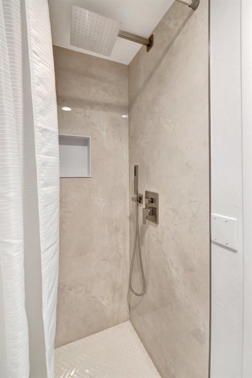 Building Photo - 640 Tennis Club Dr