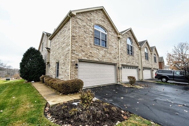 Building Photo - 5809 Fieldstone Trl
