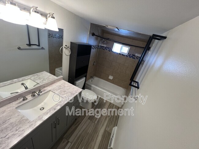 Building Photo - 205 16th Ave Ct