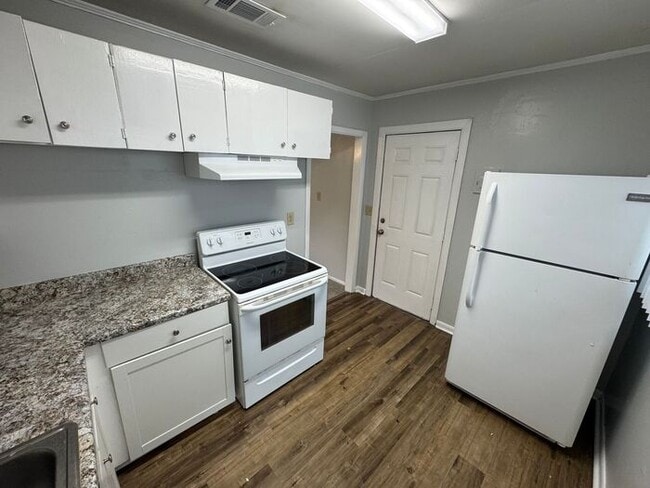 Building Photo - Cantonment - Pensacola -2 bedroom, 1 bathroom