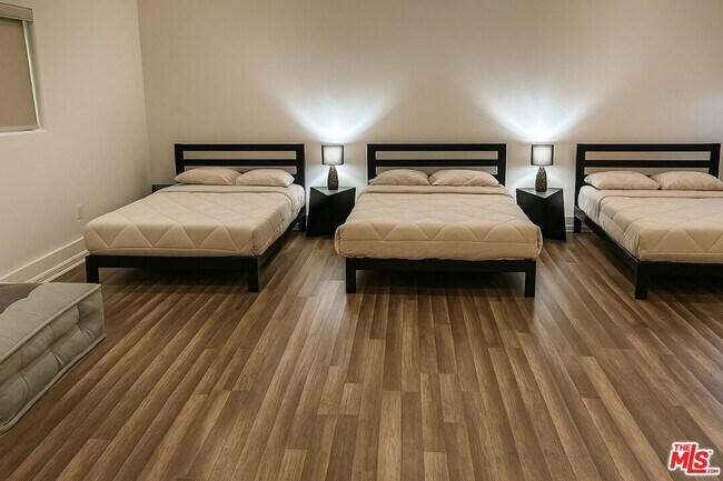 Building Photo - 11257 Collett Ave