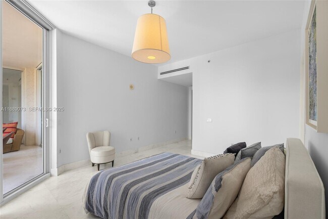 Building Photo - 7133 Fisher Island Dr