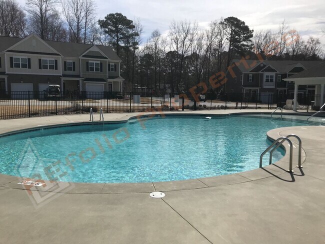 Building Photo - Great Location! 2 Story 3 Bedroom 1 Car-Ga...