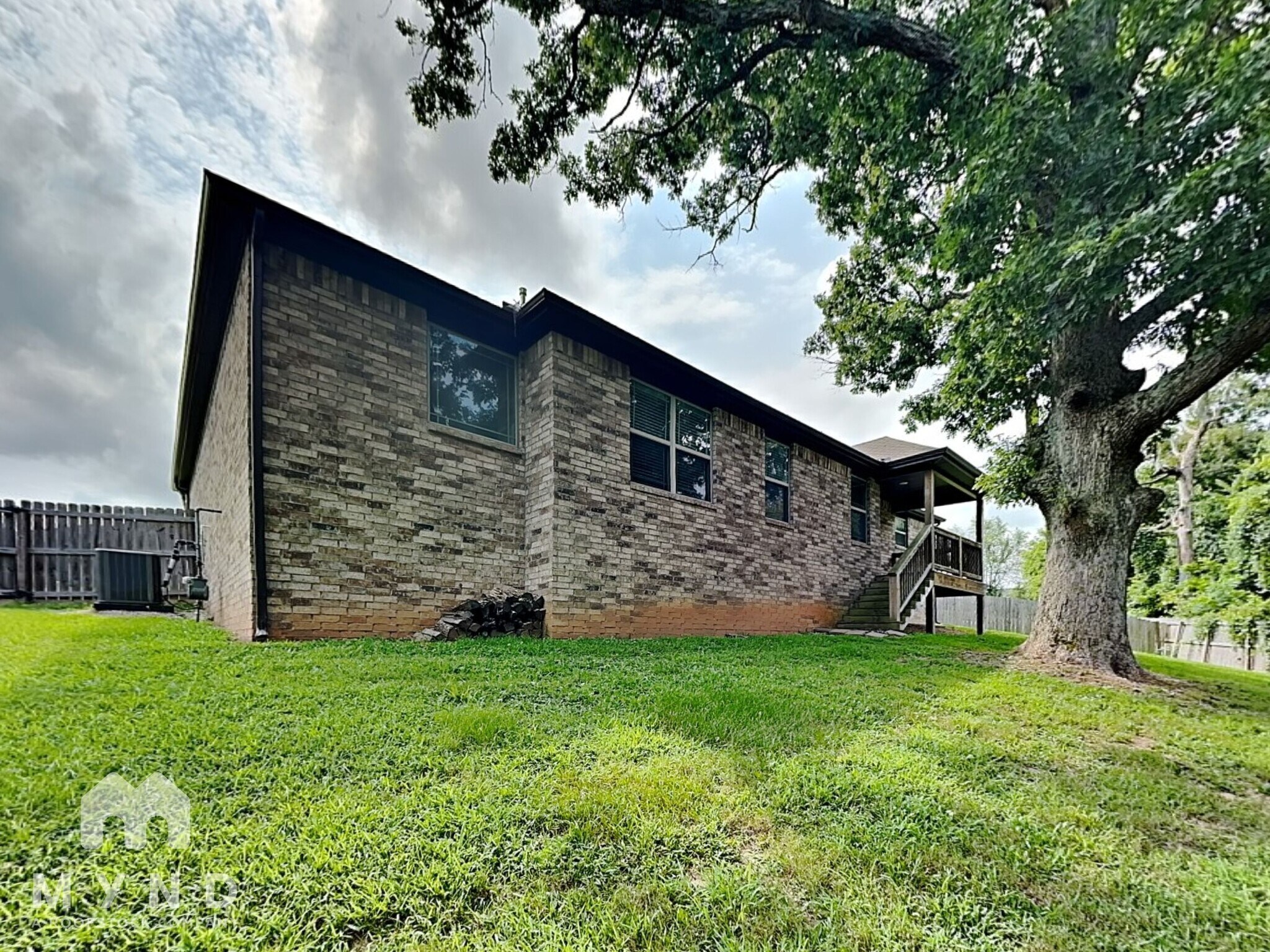 Building Photo - 2150 Hunter Dr