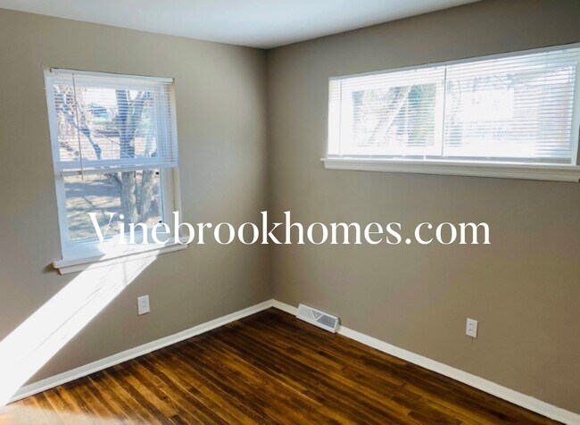 Building Photo - 4310 Sunburst Ln