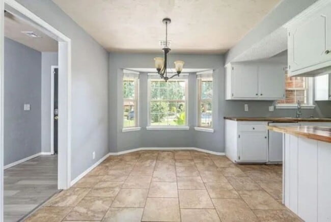 Building Photo - Updated 3 Bedroom/2 Bath Home w/Beautiful Landscaping - Edmond Schools