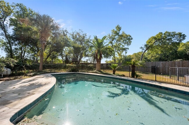 Building Photo - 4702 Bayou Vista Dr