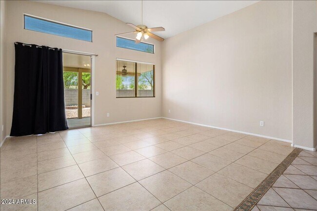 Building Photo - Spacious Corner Lot Home with 3-Car Garage in Surprise