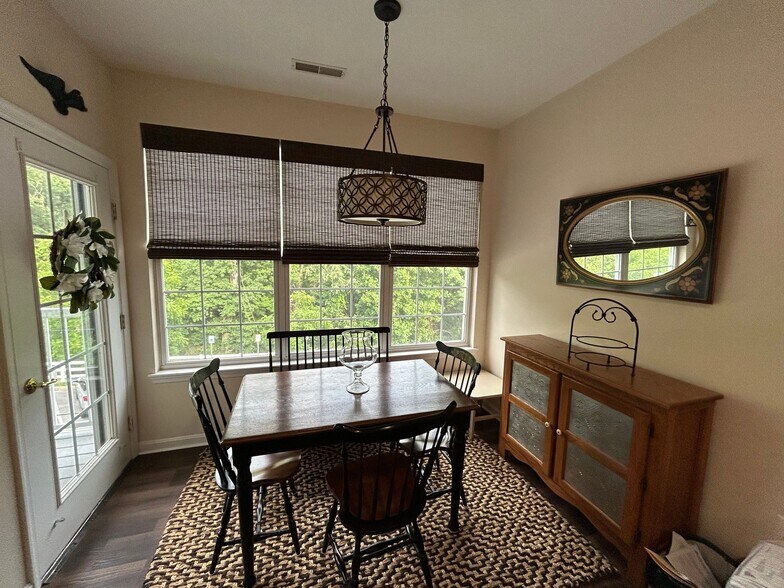 Building Photo - 1595 Homeland Dr