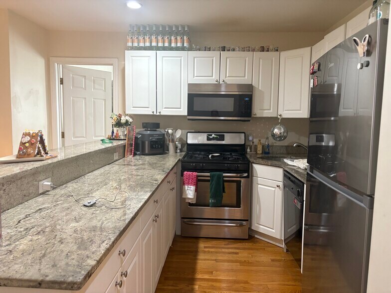 Building Photo - 60 Egmont St