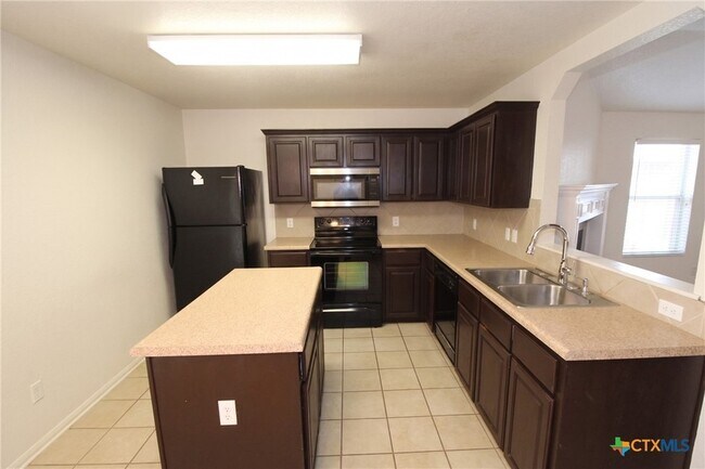 Building Photo - 5611 Bertha Dr