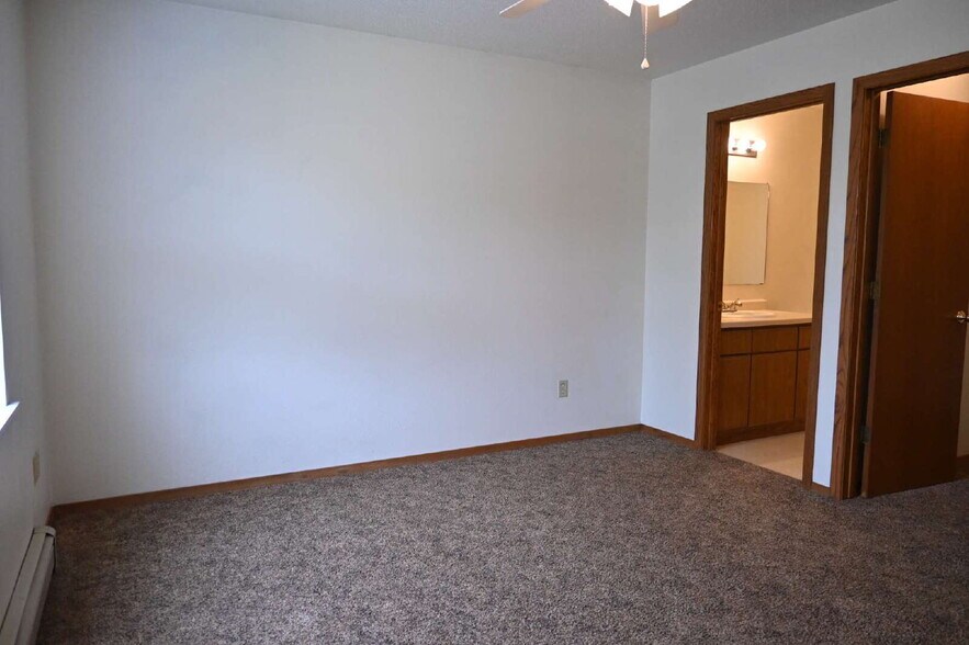 Building Photo - 1409 River View Ave