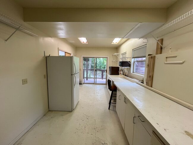 Building Photo - 20255 Longview Dr