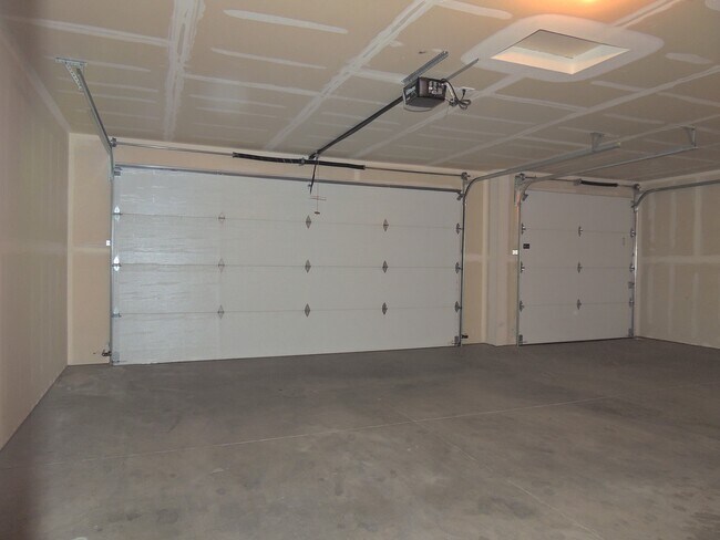 Building Photo - 663 Chalisa Ave