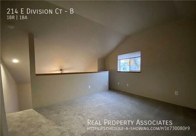 Building Photo - 214 E Division Ct