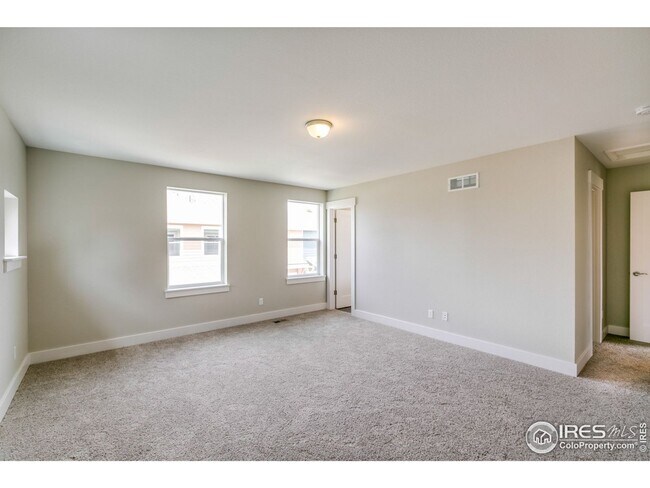 Building Photo - 4 Bedroom Townhome Available ASAP! Great Location! MOVE IN SPECIAL! $500 Off Monthly Rent!