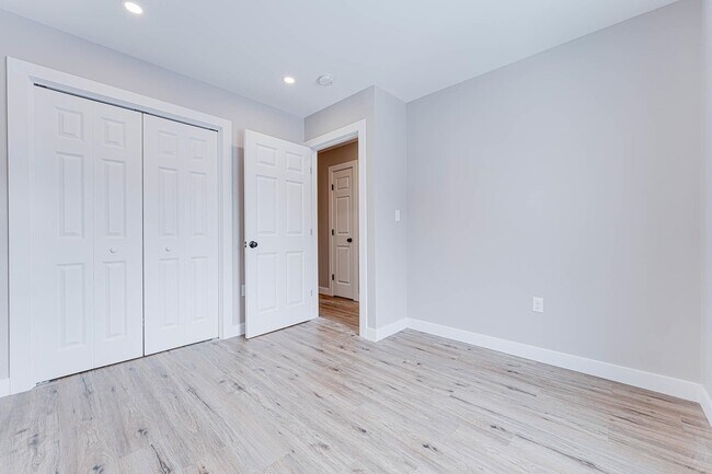 Building Photo - 3 Strafford Rd