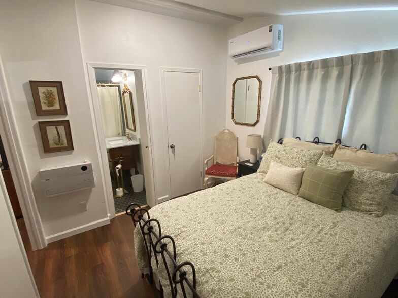 Building Photo - 802 E 26th St