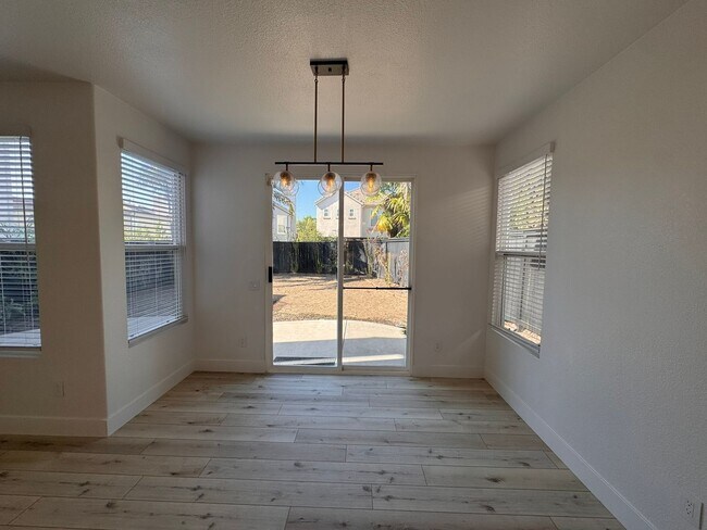 Building Photo - Stylish Renovated Home with Garage & Priva...