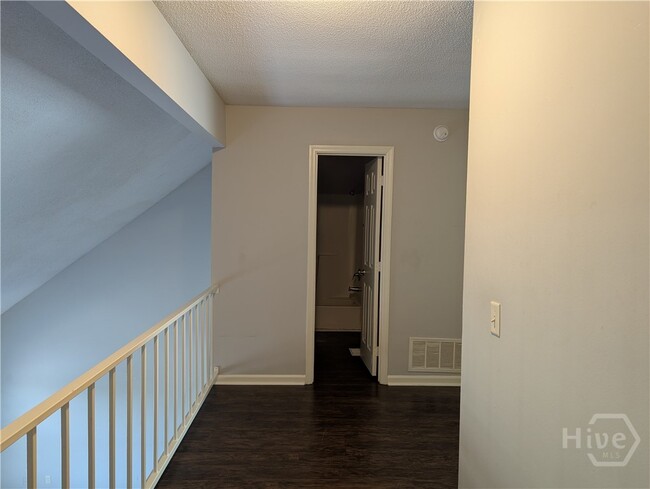 Building Photo - 230 Lanier Dr