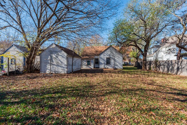 Building Photo - 2010 S Terrace Dr