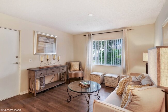 Building Photo - Sarasota South