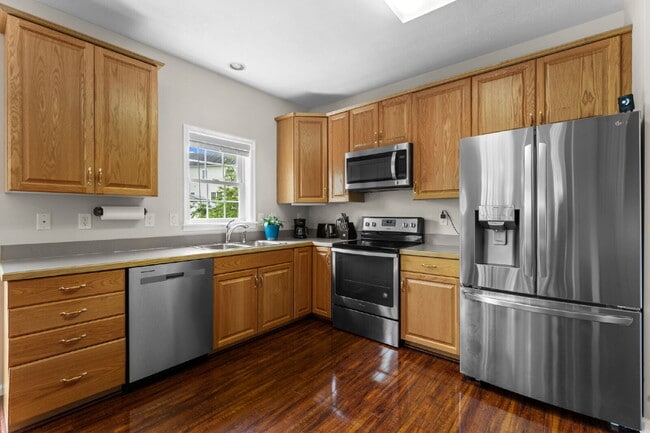 Building Photo - Welcome home to this well-maintained 4-bedroom, 2.5-bath home that offers space to grow!
