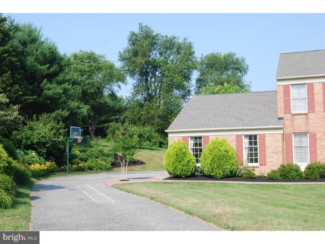 Building Photo - 5 Fox Chase Ln