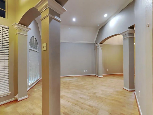 Building Photo - 31307 Baker lane Dr