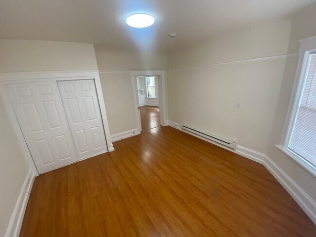 Building Photo - 809-811 26th St