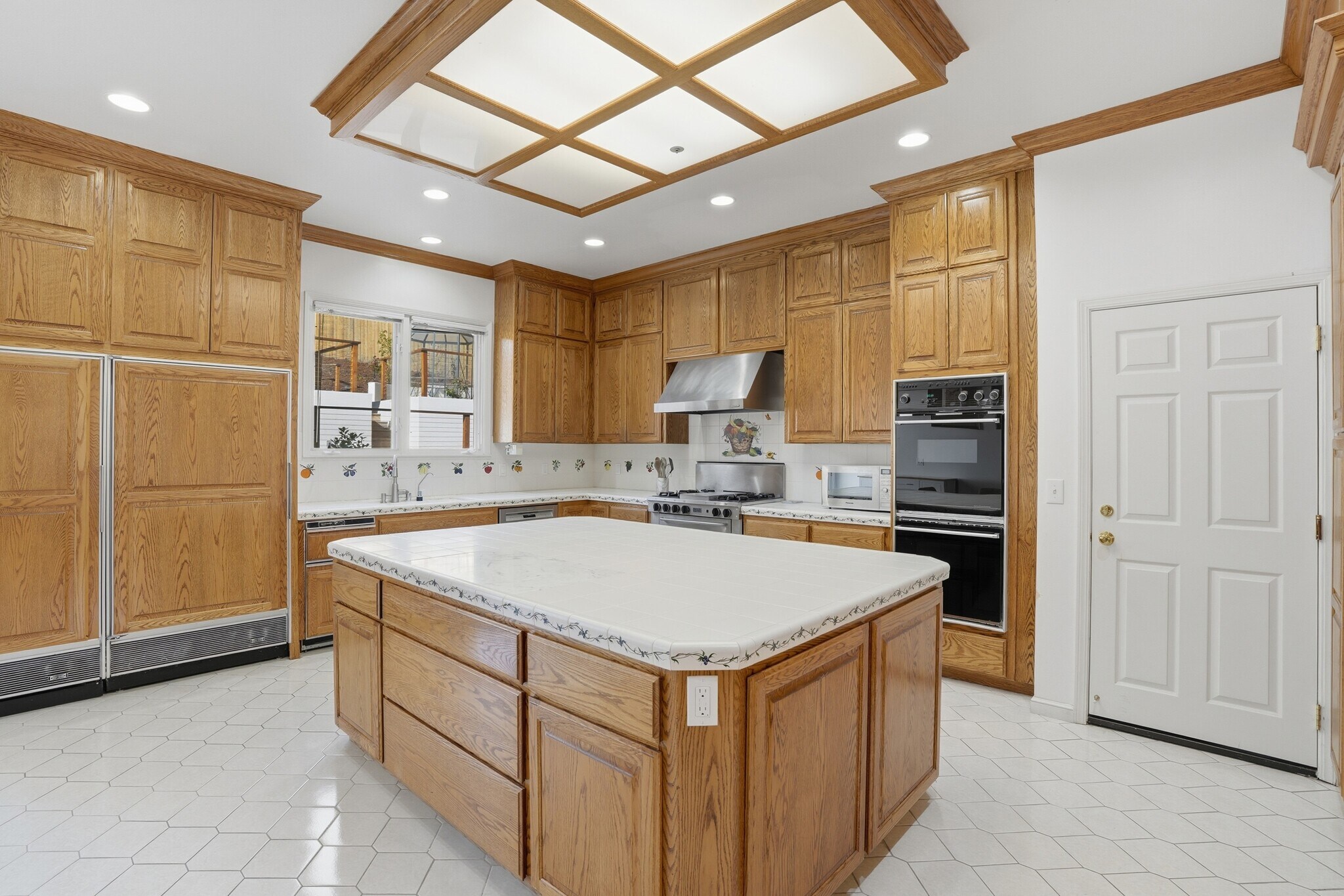 Building Photo - 544 Sunset Way