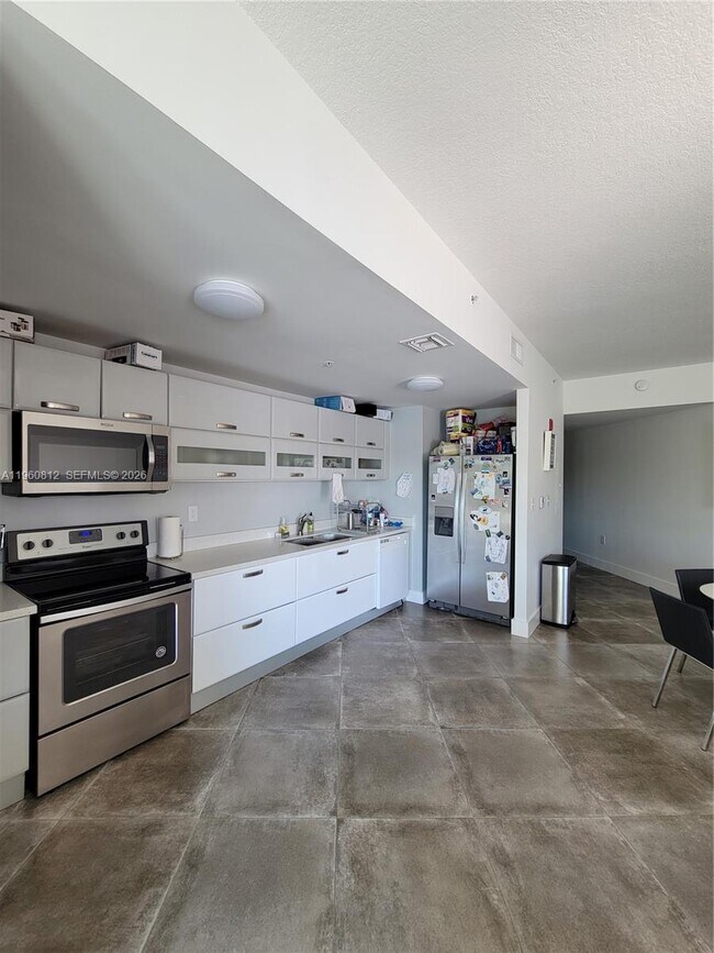 Building Photo - 6580 Indian Creek Dr