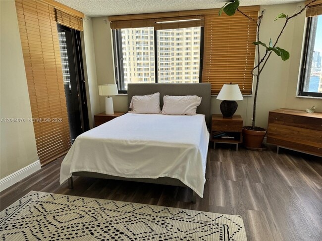 Building Photo - 540 Brickell Key Dr