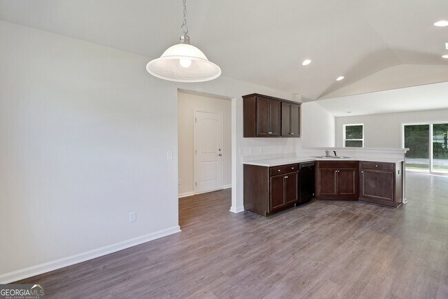 Building Photo - 604 Jodi Pl